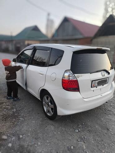 мотоцикл бишкек цена: Honda Fit: 2004 г., Универсал — 1