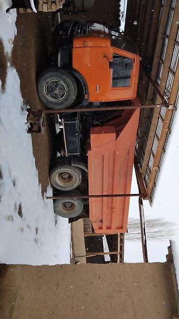 ромбик зеркало: Самосвал КАМАЗ (оранжевый), трехосный, кузов с гидроподъемником — 1