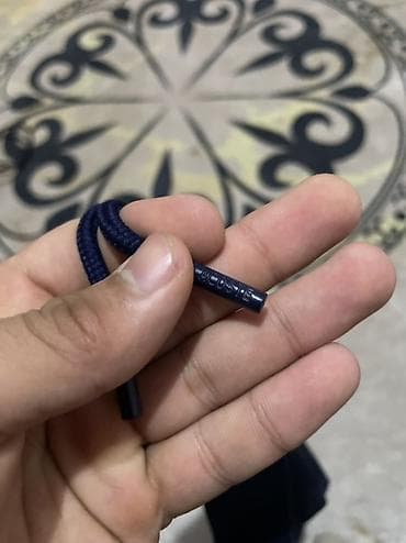 Киреге берилүүчү кийимдер: Барсетка баретки Сумка через плечо Lacoste, компактная, темно‑синяя — 2