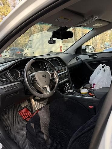 Hyundai (седан) — интерьер и оснащение - Просторный салон с передними at lalafo.kg Hyundai (седан) — интерьер и оснащение - Просторный салон с передними