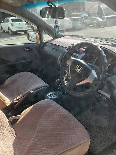 зонда: Honda Fit: 2005 г., 1.3 л, Автомат, Бензин, Хэтчбэк — 3