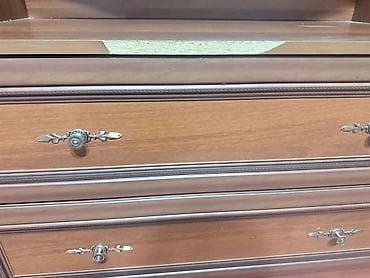 яркие пуфики: Стенка-шкаф, Тип стенки-шкафа: Модульная, Для зала, Особенности: Для хранения посуды — 4