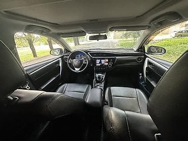 продаю тойота каролла: Toyota Corolla: 2019 г., 1.8 л, Вариатор, Гибрид, Седан — 6