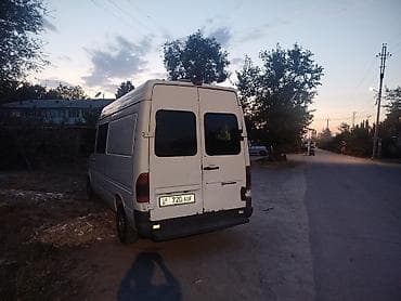 камаз на прицеп: Mercedes-Benz Sprinter
год 2005
обьем 2.2 
средный база 
грузопассажир — 4