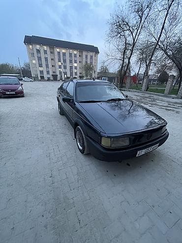 бир: Volkswagen Passat: 1992 г., 1.8 л, Кол менен иштөөчү, Бензин, Седан — 4