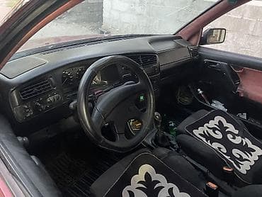 Volkswagen Golf: 1994 г., 1.4 л, Кол менен иштөөчү, Бензин — 2