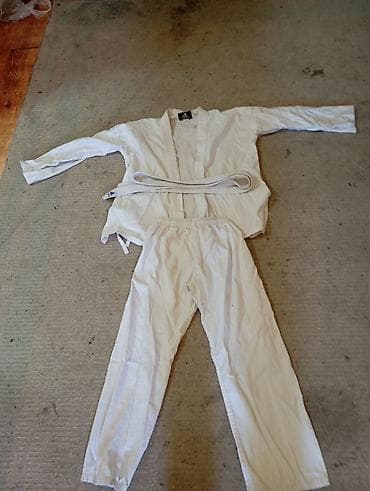 продаю кимано: Кимоно для единоборств (карати/дзюдо/таэквондо), белое. Комплектация — 1