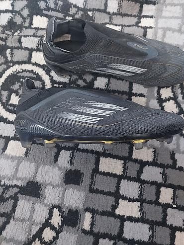 Велосипеды: Футбольные бутсы без шнурков (лакового типа, FG) - Размер: EU 40 (US — 1