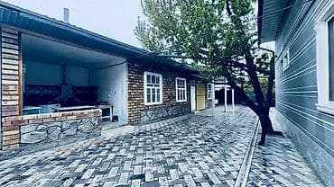 с озерное: Просторный дом с закрытым двором и хозяйственными постройками. - — 1