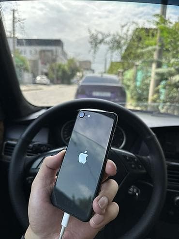 iphone 12 mini: IPhone SE 2020, Б/у, 128 ГБ, Черный, Кабель — 2