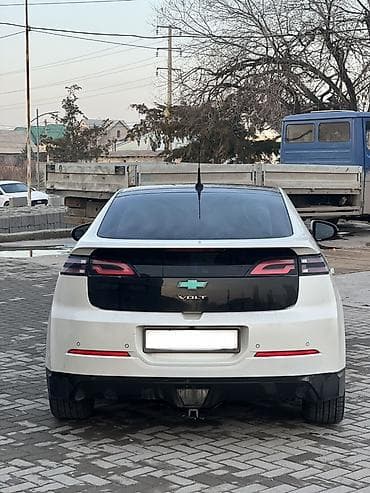 хечбек: Chevrolet Volt: 2012 г., Гибрид, Хэтчбэк — 5