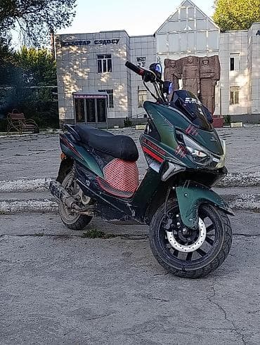 Скутер макси 150 кубов . вложение тросик газа и по касметике — 1