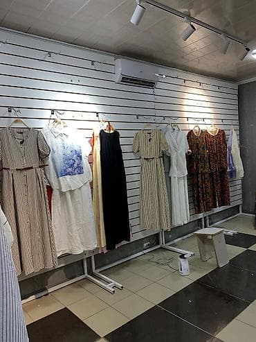 напольные вешалки для одежды купить: Продается торговое оборудование для магазина одежды. В комплект входят — 3
