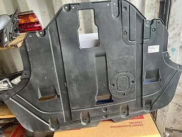 Пластиковая защита картера двигателя (нижняя защита) с сервисными