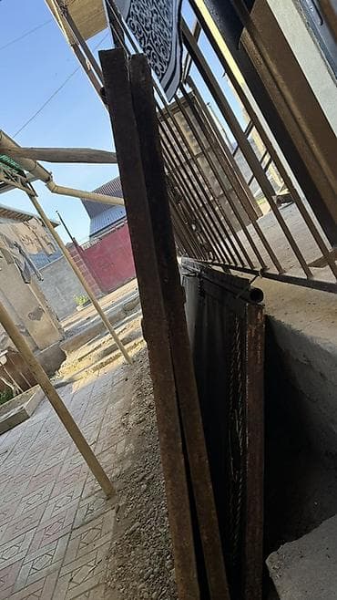 Распашные ворота: Металлические створки ворот с калиткой (комплект). Демонтирован — 7