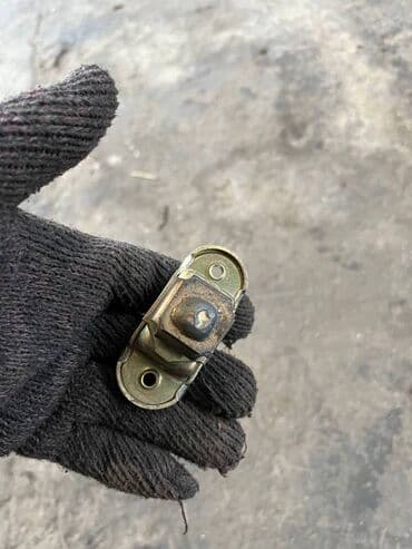 Неизвестный ограничитель двери, Неизвестный дверной ограничитель