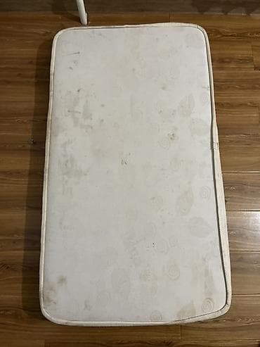 матрас детский в кроватку: Детский матрас, Б/у, Другой тип, Пружинный — 1