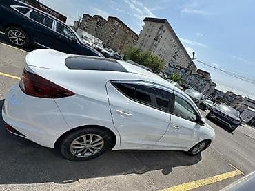 Hyundai Elantra: 2019 г., 1.6 л, Автомат, Газ, Седан — 10