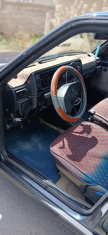 бишкек моска: Volkswagen Jetta: 1991 г., 1.8 л, Кол менен иштөөчү, Бензин, Седан — 8