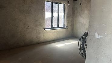 эмне сай: 🏡 САТЫЛАТ! ЗАМАНБАП ЖАНА КЕҢ ҮЙ 📍 Үйдүн жалпы аянты: 185 м² 🏠 Эки — 6
