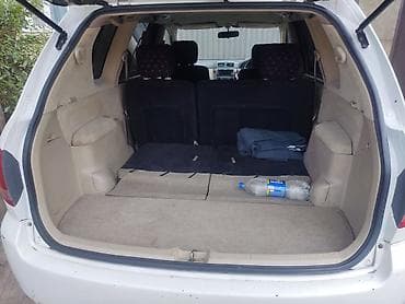 портер рядом: Toyota Ipsum: 2001 г., 2.4 л, Автомат, Бензин, Минивэн — 7