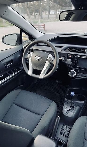 Toyota Aqua: 2017 г., 1.5 л, Вариатор, Гибрид, Хетчбек — 8