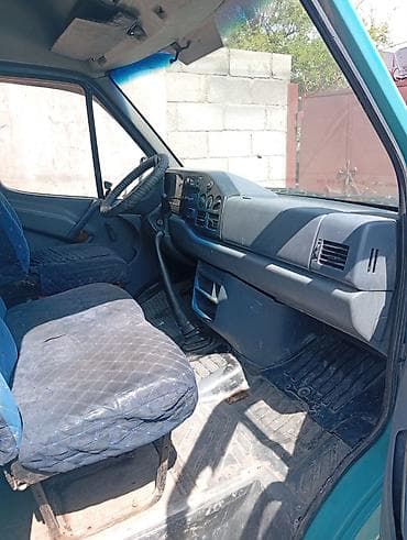 кабина мерс гигант: Легкий грузовик, Mercedes-Benz — 5