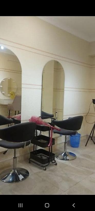 Коммерческая недвижимость: Уметалиева Продается салон красоты Площадь: 15м2 С оборудованием — 4