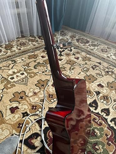 музыкальные инструменты: Акустическая гитара с вырезом (cutaway) - Классическая шестиструнная — 2