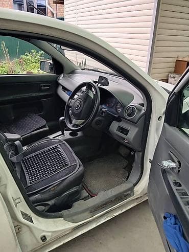 глф 2: Mazda Demio: 2005 г., 1.3 л, Автомат, Хэтчбэк — 4