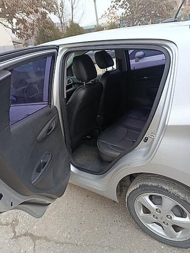 люки крыши: Chevrolet Spark: 2018 г., 1 л, Автомат, Бензин, Хэтчбэк — 3