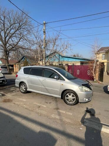 экономичные авто: Toyota Ipsum: 2002 г., 2.4 л, Автомат, Бензиновая, Универсал — 1