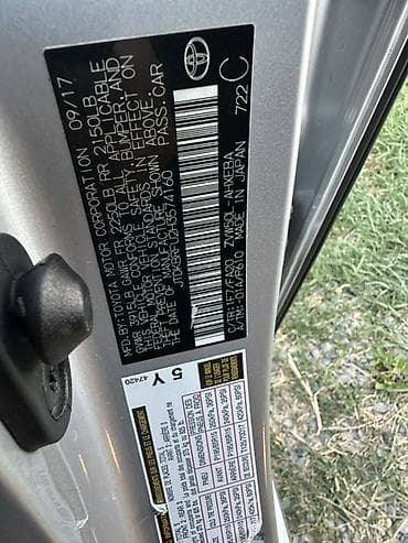 Продажа авто: Toyota Prius: 2017 г., 1.8 л, Автомат, Гибрид, Хэтчбэк — 2