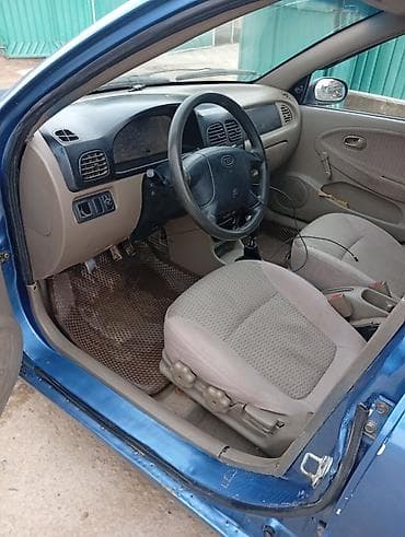 дэу матиз 1: Kia Rio: 2001 г., Кол менен иштөөчү, Бензин, Седан — 1