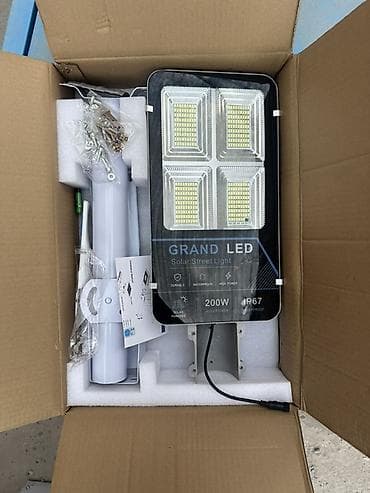 Солнечные прожекторы: Светодиодный солнечный уличный светильник GRAND LED 200W, IP67 - Тип — 1