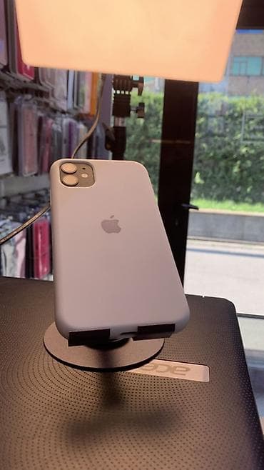 IPhone 11, Б/у, 64 ГБ, Белый, Защитное стекло, Чехол, 72 %