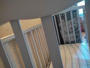 Тумбы и подставки: Детская кроватка, цвет серый+ матрас в подарок. Ребёнок в кроватке — 5