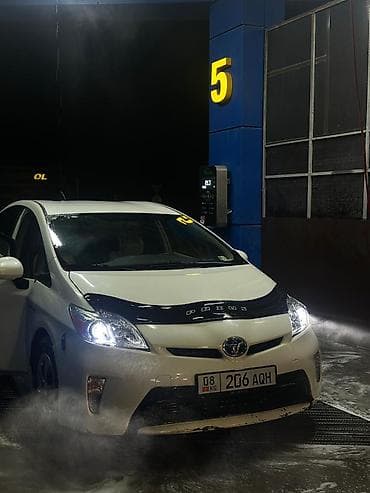 Toyota Prius: 2012 г., 1.8 л, Вариатор, Гибрид