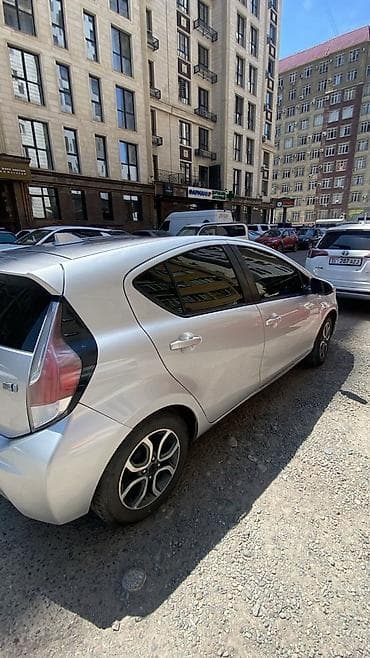 prius plus: Toyota Prius C: 2011 г., 1.5 л, Автомат, Гибрид, Хэтчбэк — 5