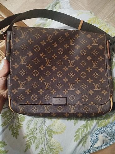 Классическая сумка, Louis Vuitton, Франция, Материал: Натуральная кожа, Регулируемый ремень, Унисекс, Б/у