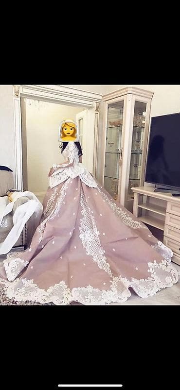 Прокат одежды: Свадебное платье, S, Дизайнерское, Рукава прозрачные, С завышенной талией, Гипюр, Русалка, Кыргызстан, Камни Swarovski, Кружево, Стразы, Б/у — 1