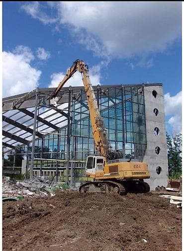 Услуги демонтажа зданий и сооружений высокоресурсной техникой Liebherr