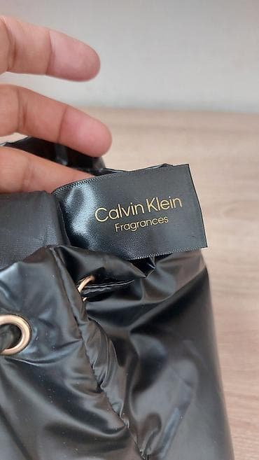 Личные вещи: Продаю .Оригинал привезён из Европы. Сумка-косметичкаCalvin Klein — 4