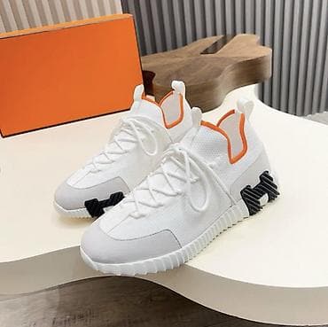 Прокат одежды: Кроссовки с выраженной подошвой и контрастной отделкой - Дизайн — 4