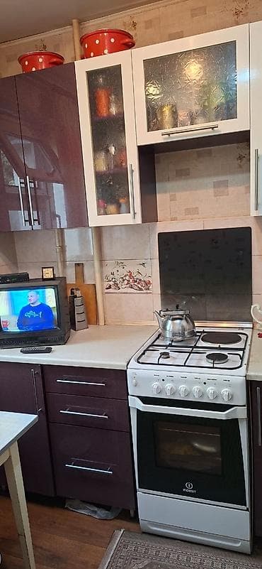 продаю 3кв 9мкр: 3 комнаты, 58 м², 9 мкр 104 серия, 2 этаж, Косметический ремонт — 4