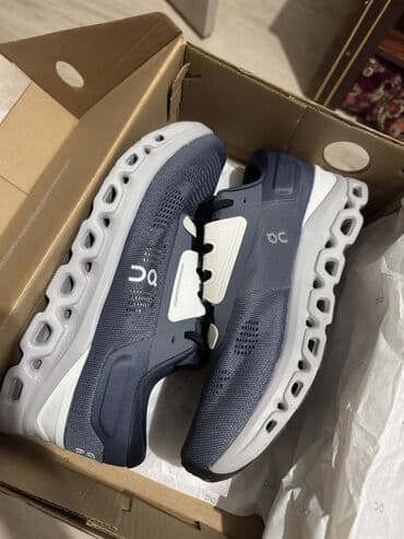 вечерние платья в пол для беременных: Кроссовки On Running (логотип “On”), размер EU 41 (US M8, UK 7.5, JP — 4