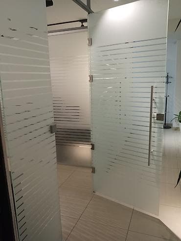 Буюртмага терезелер: Буюртмага Бүтүндөй айнектен жасалган тосмо, Офис үчүн, Брондолгон айнек, Монтаждоо, Демонтаждоо, Акысыз өлчөө — 1