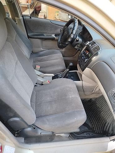 Mazda 323: 2001 г., 1.6 л, Механика, Бензин, Седан