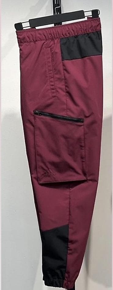 red centr: Спортивные брюки (джоггеры) бордового цвета с контрастными чёрными — 1