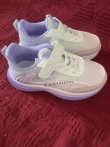 Детские новые кроссовки 
Размер 31, стелька 19 см